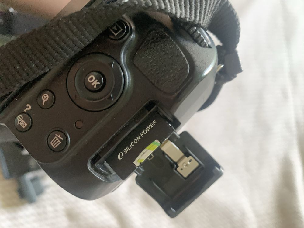Дзеркальний фотоапарат Nikon D5100