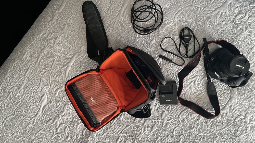 Canon EOS 1200d + acessórios + cartão de memória - negociável