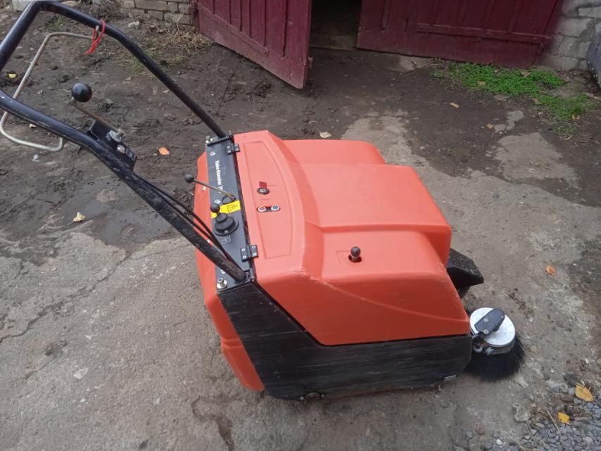 Підлого прибиральне машина Hako-Hamster 700