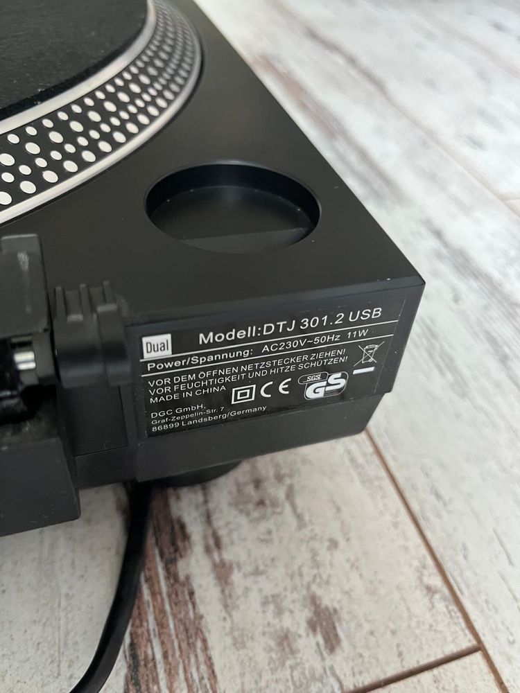 Gramofon DUAL DTJ301