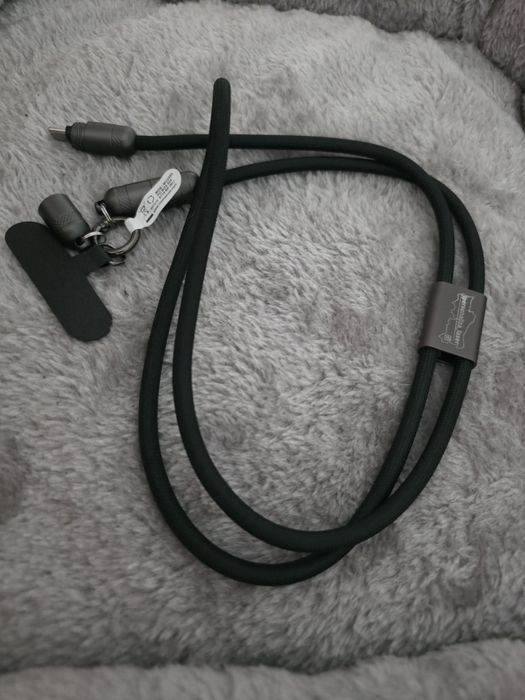 Lanyard com cabo de carregamento