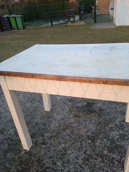 Stary stół kuchenny