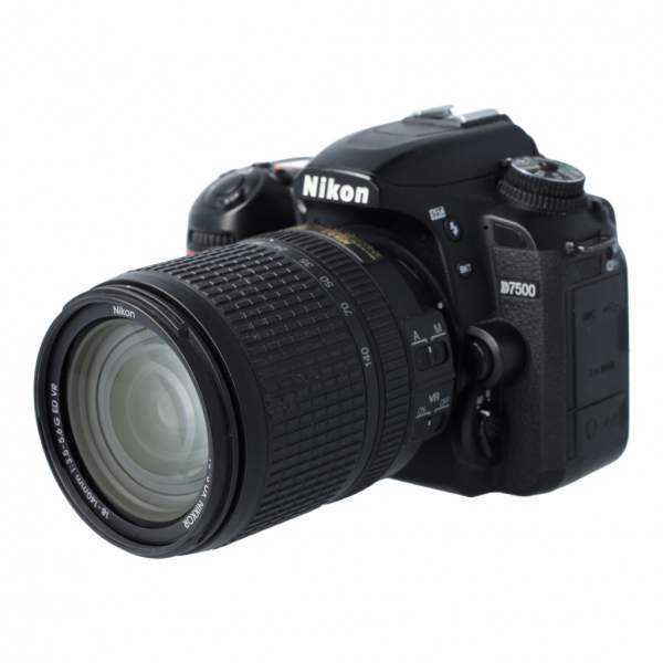 Nikon D7500 + obiektyw 18-140 VR