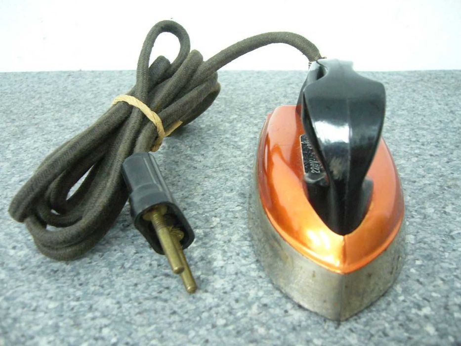 Mini żelazko podróżne typ P-120 zabytek 1958 rok