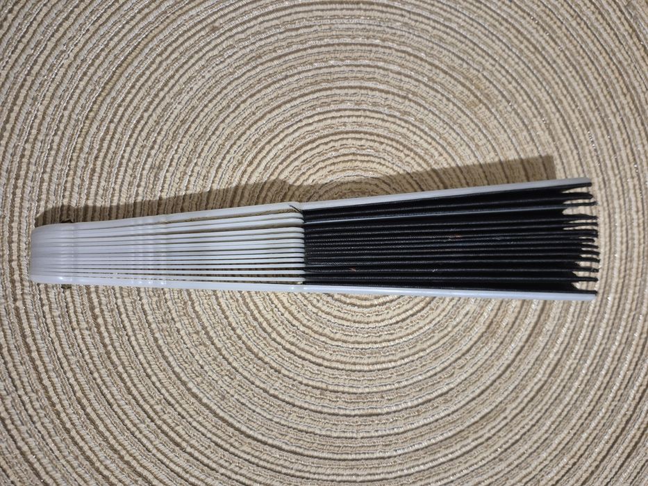 Веер раскладной красивый