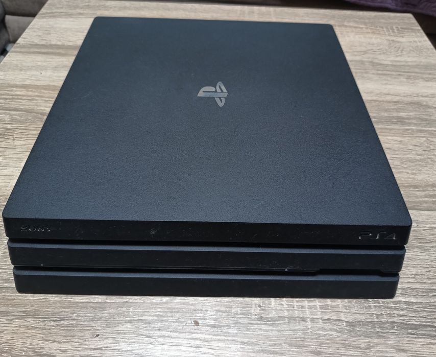 Продам приставку  PS4 pro