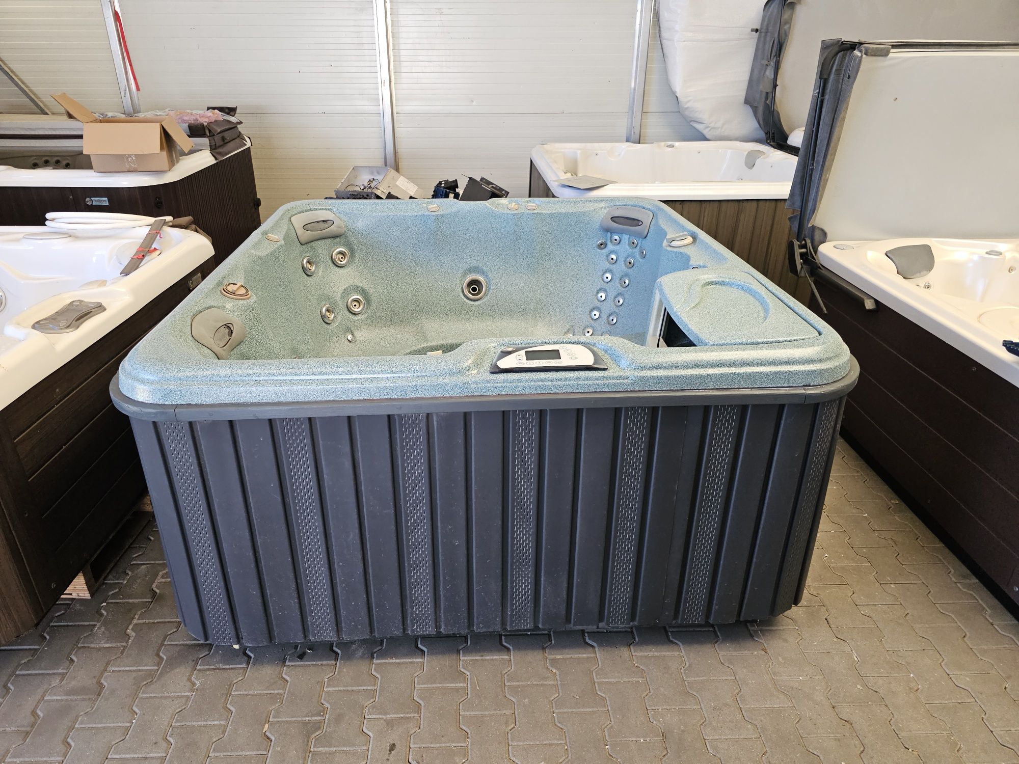 Jacuzzi dzakuzi sundnance spas altamar taras ogrod caloroczne