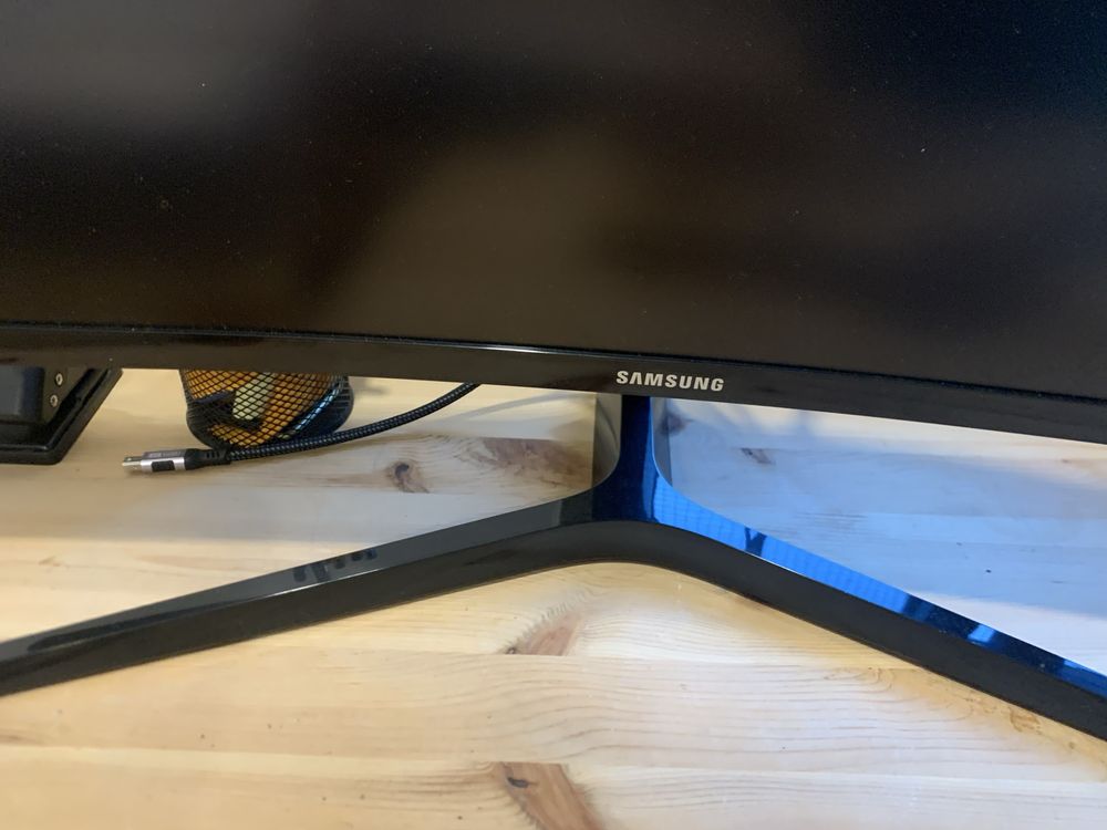 Ecrã Samsung 24 polegadas curvo