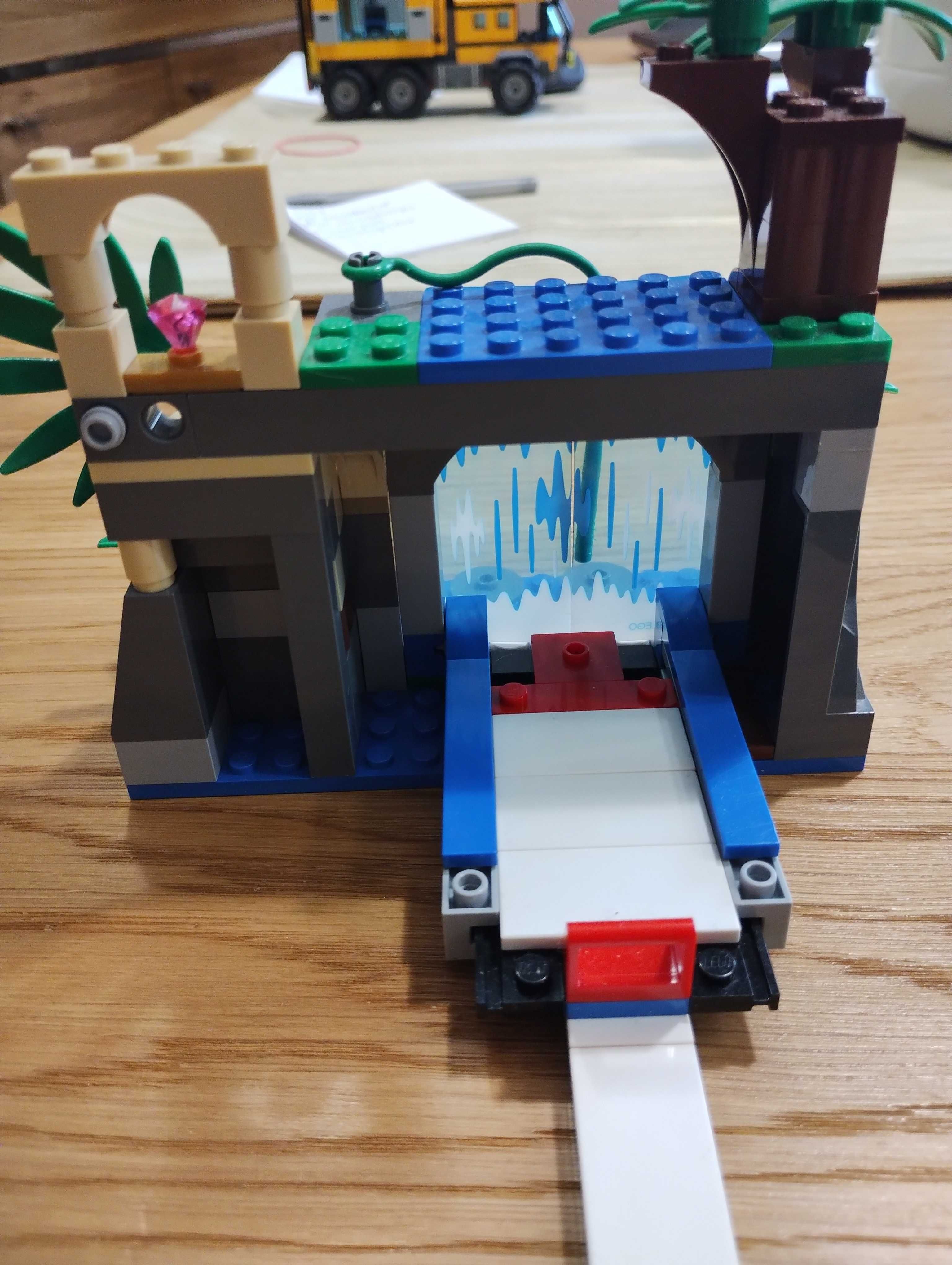 Lego 60160, mobilne laboratorium