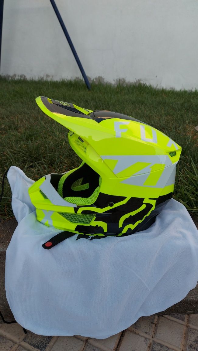 Capacete FOX V1 SKEW FLUO YELLOW
Tamanho: M