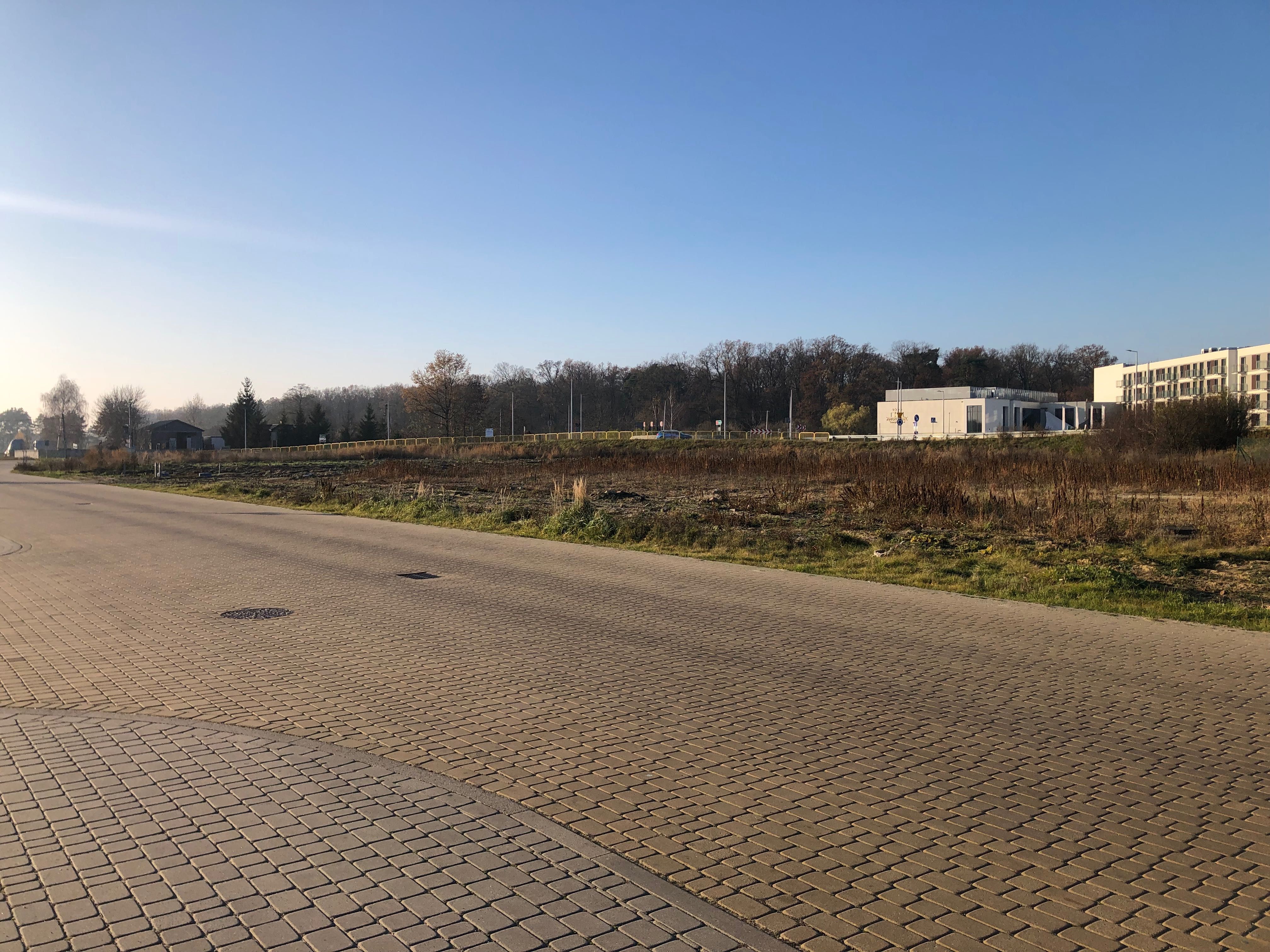 Wynajmę działkę w Uniejowie 400 m od term 3000a- Pod usługi/food track