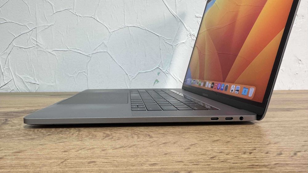 Apple MacBook Pro 15 A1707 – i7 3.1GHz, 16GB - 1TB SSD, Radeon Pro 560