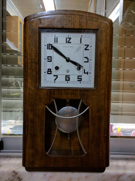 Relógio de parede centenário marca A Boa Reguladora