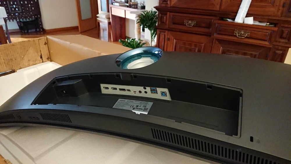 Samsung C49HG90 QLED 49" 144Hz Curved LED Gaming Monitor