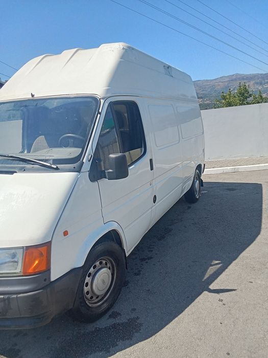 Ford Transit teto alto
