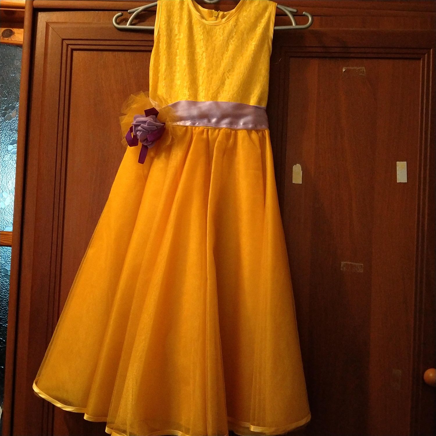 Сукня нарядна на дівчину