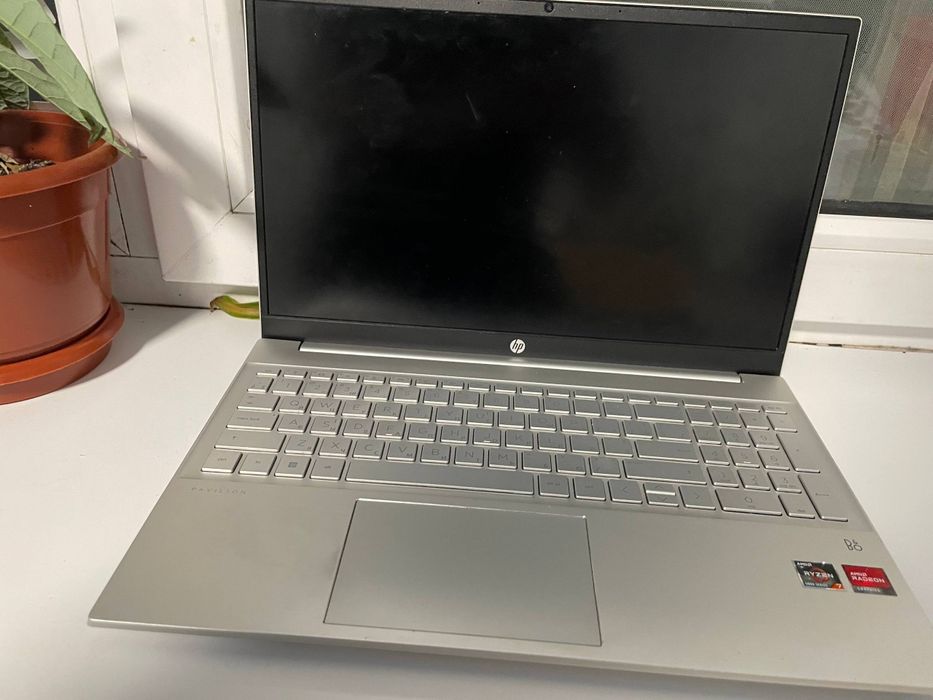 Ноутбук HP pavillion laptop 15 eh1108ua, не працює екран