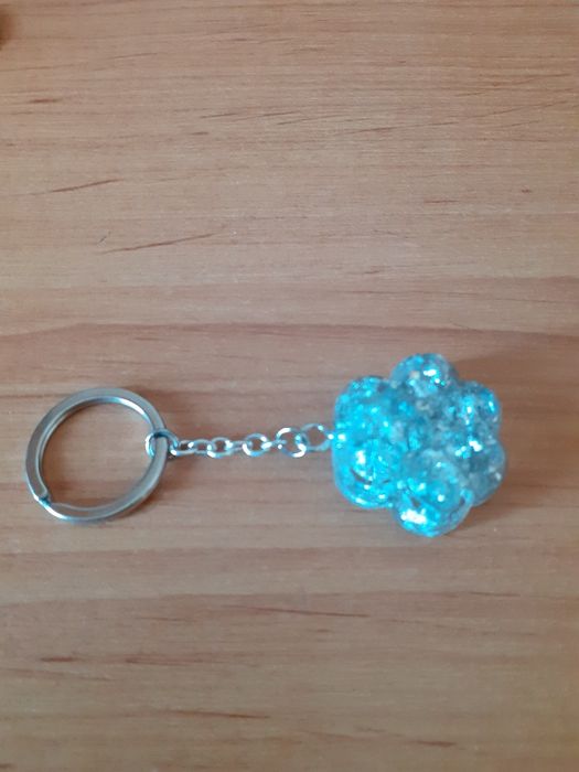 Brelok. Kocia łapka se srebrnymi dodatkami.