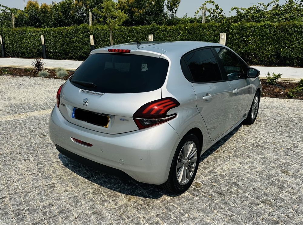 Peugeot 208 1.2 Nacional um Dono