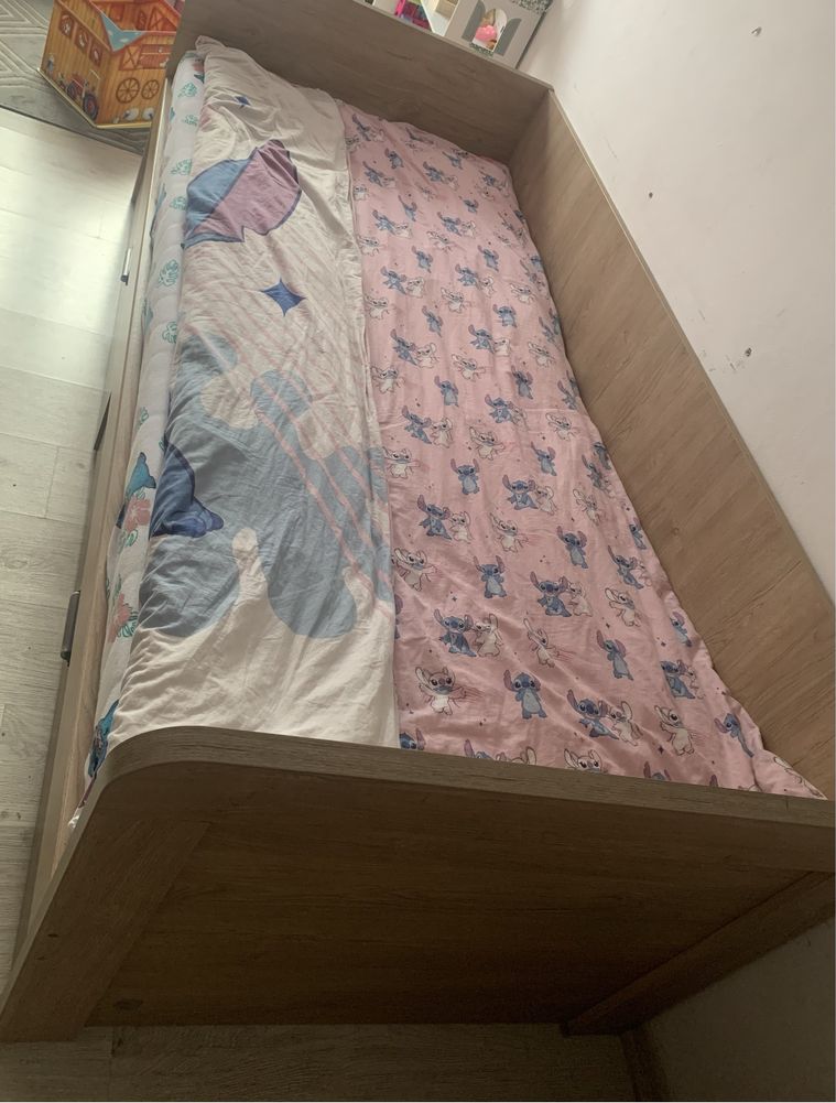 Łózko 90x200  posiada dwie pojemne szuflady bardzo dobry stan