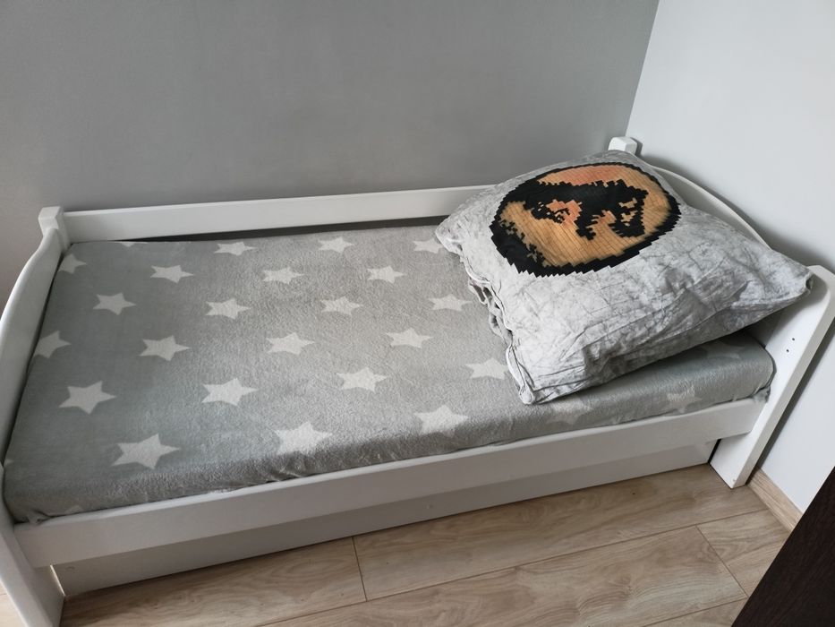 Łóżko dziecięce drewniane