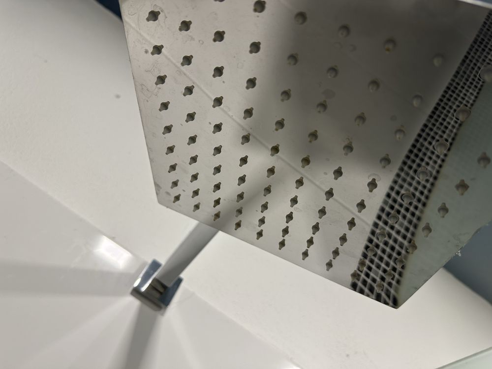 Chuveiro UBANHO inox com braço de parede