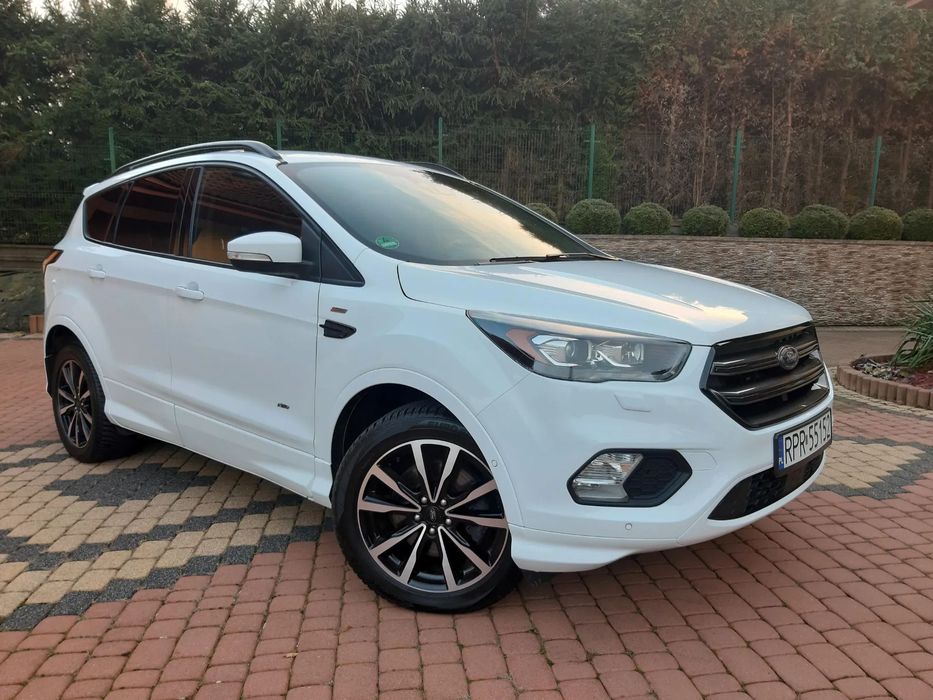 Ford Kuga Ford Kuga 2,0 TDCI Moc 150KM AWD ST-Line 4x4