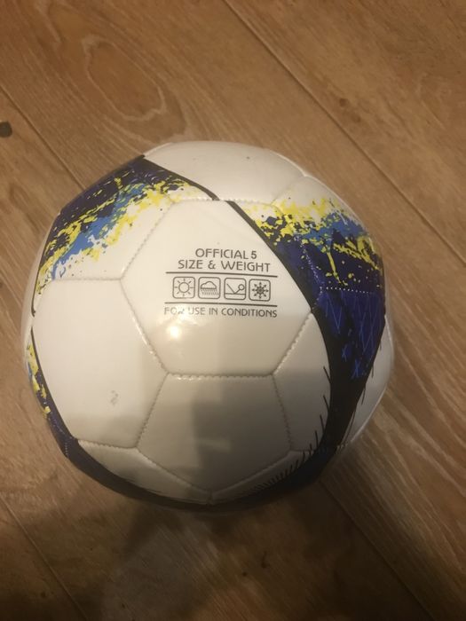 Футбольний м‘яч новий