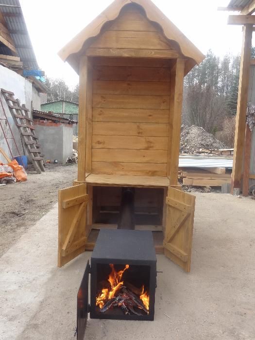 Wędzarnia z drewutnią.Cena obowiązuje do wyczerpania zapasów.