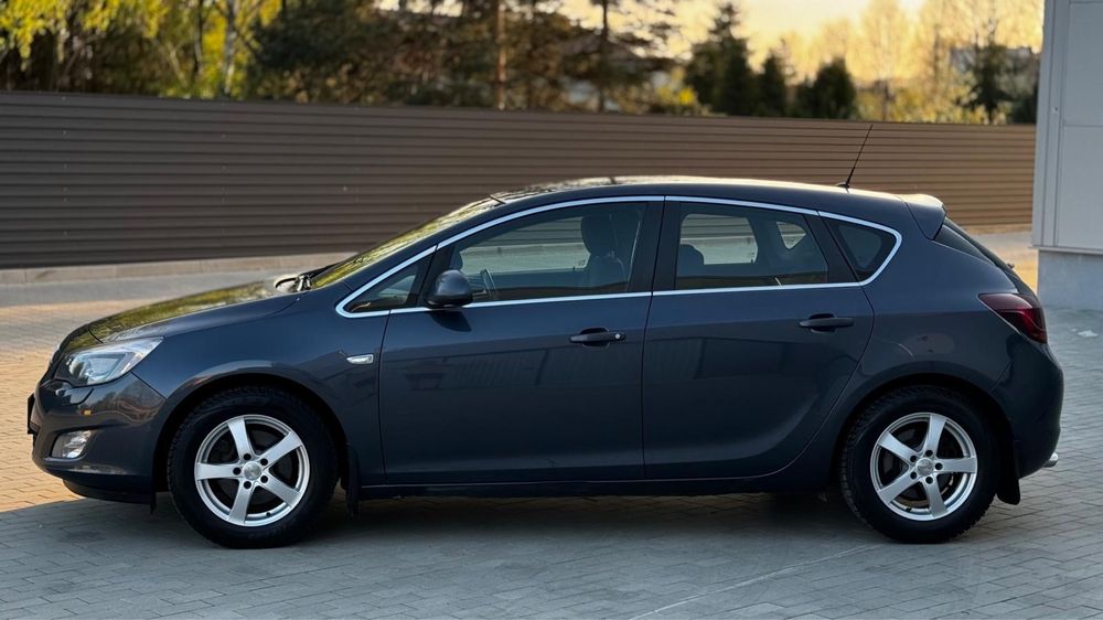 Opel Astra J 1.6 Turbo Benzyna Hatchback 2010r