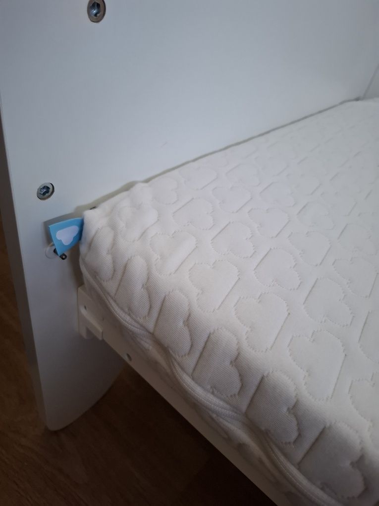 Vendo cama de grades de bebé