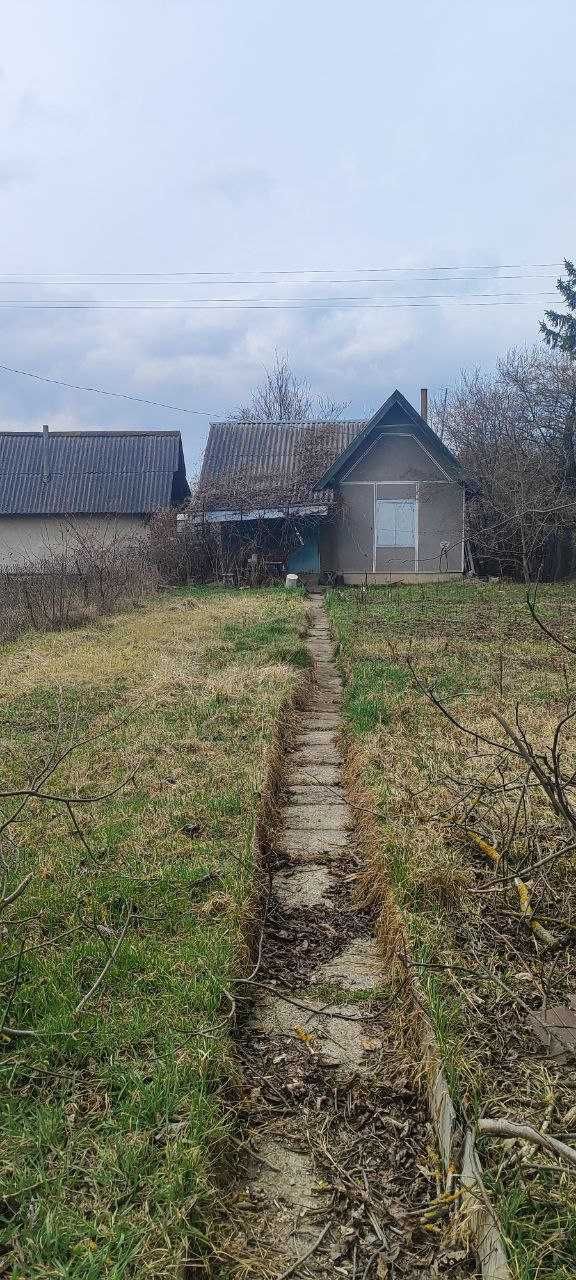 Продам землю з дачею в околицях міста в тихому місці