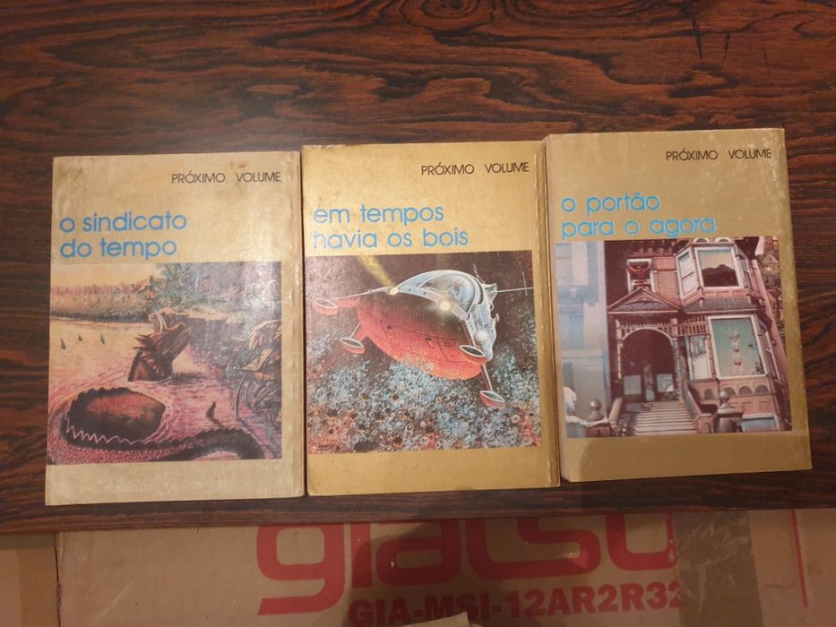 Livros antigos de ficção científica