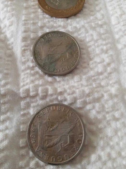 Moedas soltas (portuguesas e não só).
