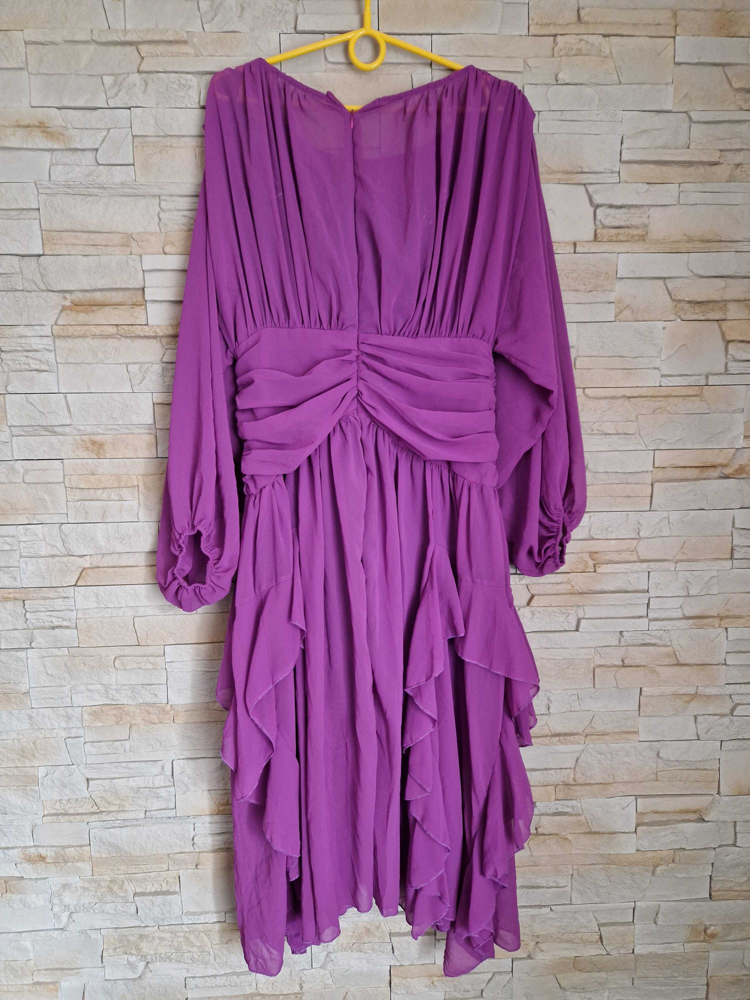 Fioletowa sukienka mgielka midi z rozkloszowanymi szerokimi rękawami