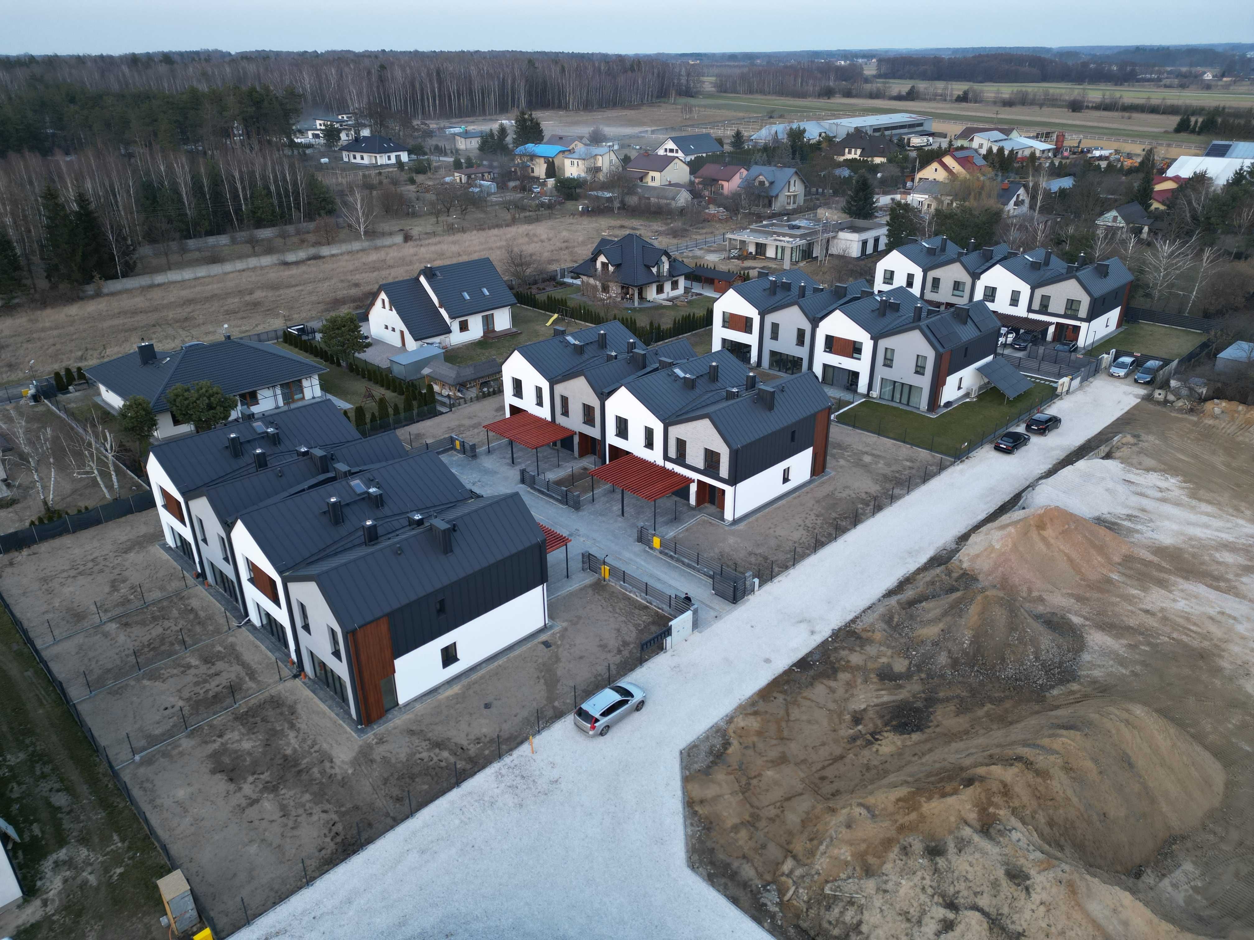 Segment z garażem/335 m2 ogródek i podjazd,