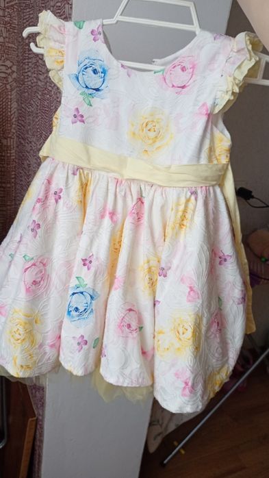 Сукня святкова на 2- 3 роки.