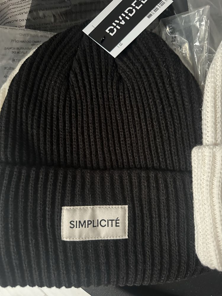 Шапки бренду H&M