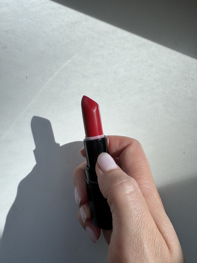 Inglot szminka czerwona 176