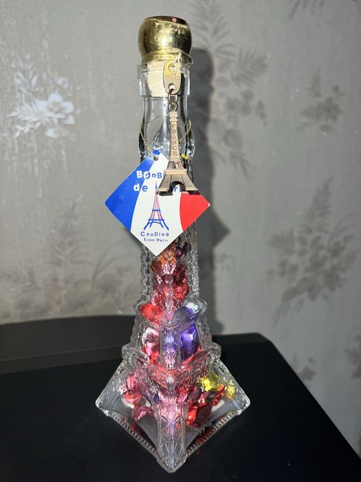 Эйфелева башня. Стеклянная статуэтка Эйфелева башня. Графин.