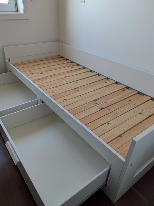 Vendo cama de solteiro IKEA BRIMNES com dois colchões