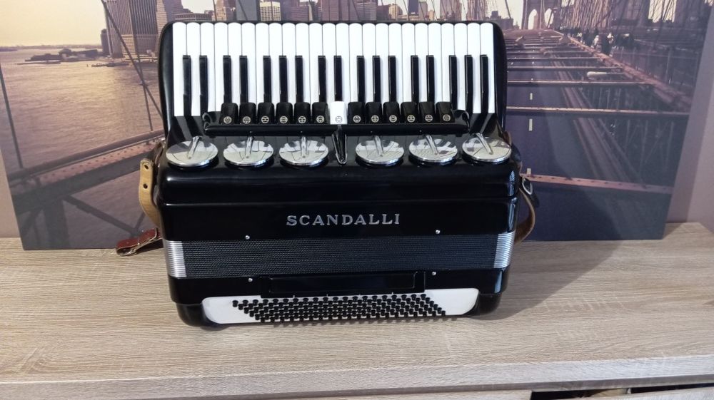 Włoski akordeon Scandalli