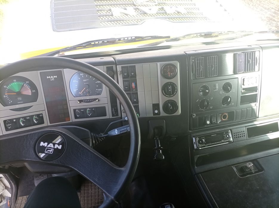 Man f2000 wywrotka, pojazd specjalny