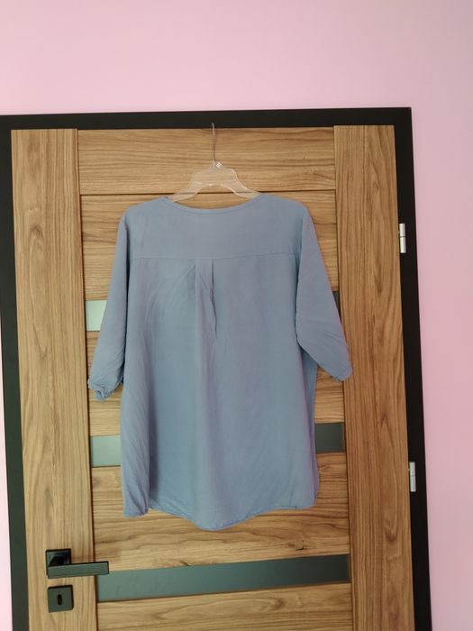 Niebieska bluzka wiązana