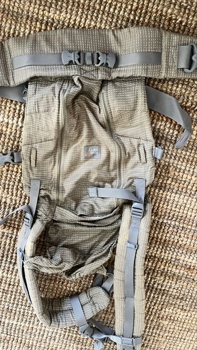 Nosidełko ergonomiczne Love & Carry ONE+ Cool Edition Cardamom