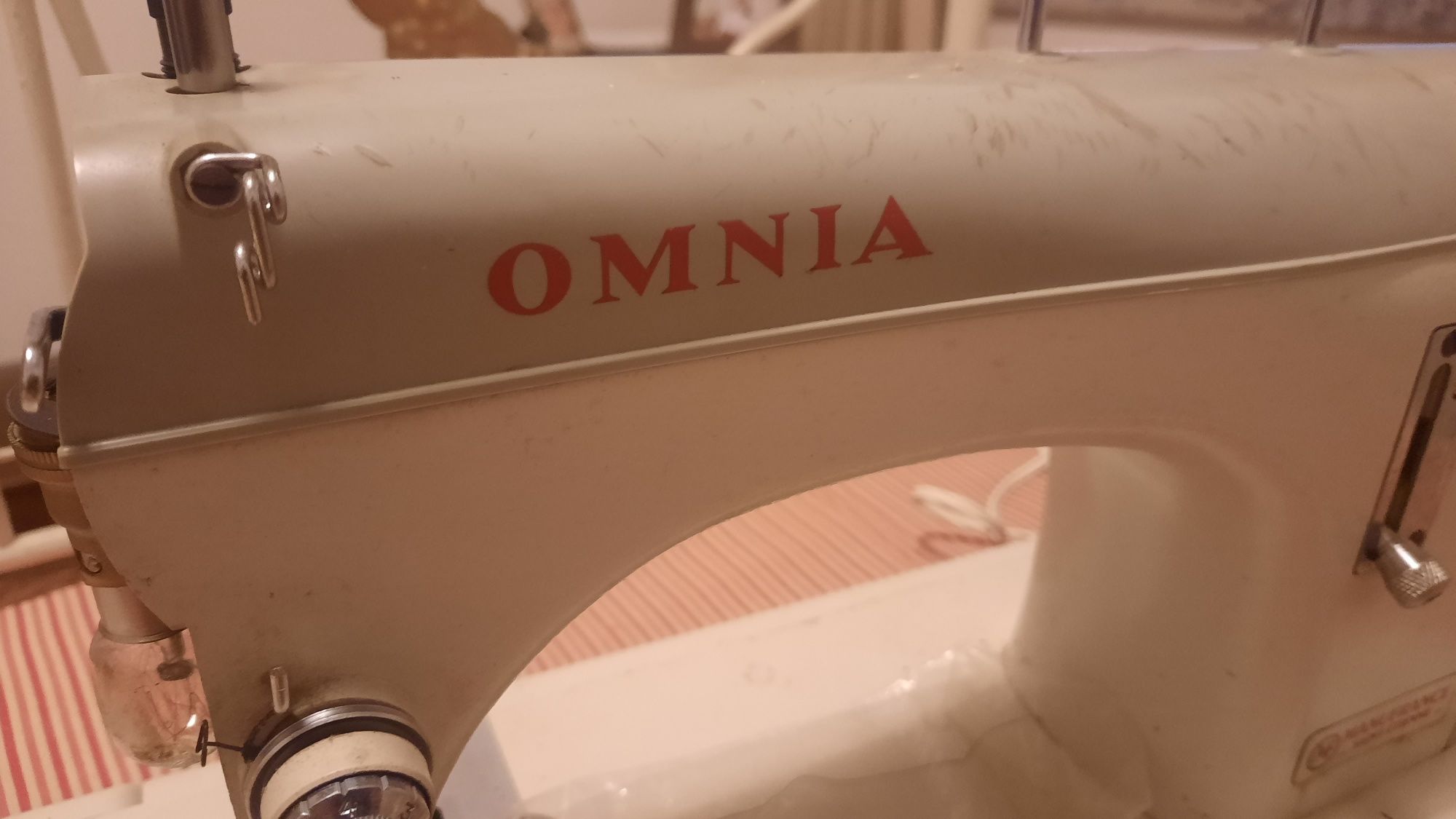 Maquina costura Omnia (vintage)
