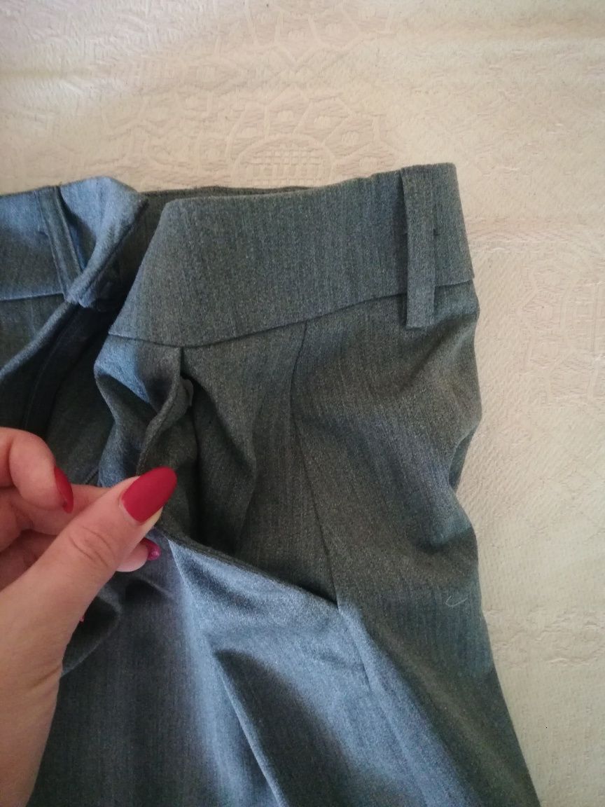 Продам спідницю сірого кольору