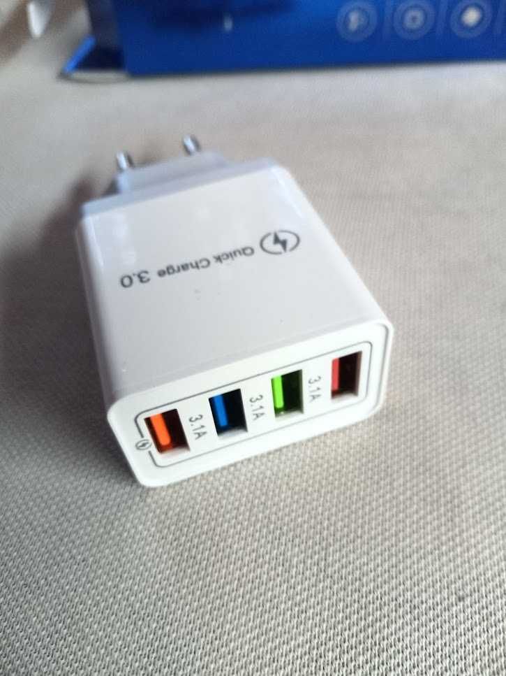 Адаптер для заряджання d22 білий на 4 usb  qc 3.0 fast charge