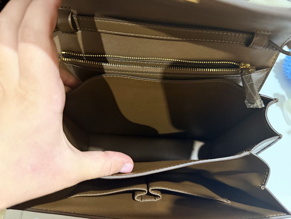 Шкіряна сумка в стилі celine box