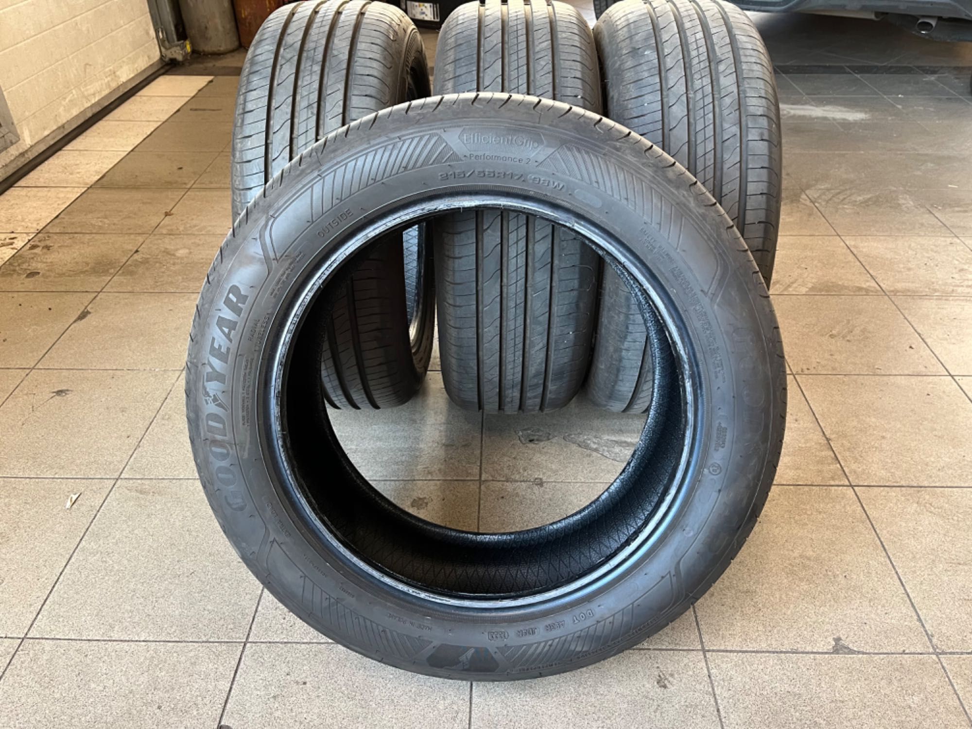 Goodyear Efficientgrip Performance 2 215/55 r17